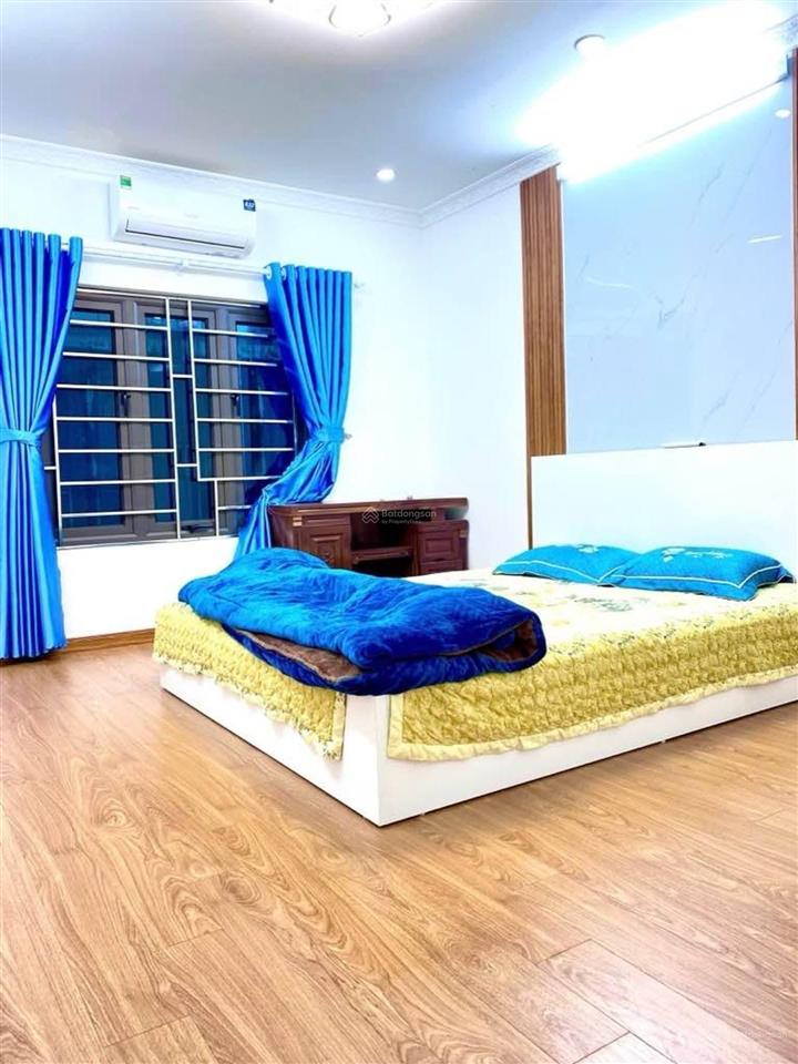 Hơn 6 tỷ. nhà 5 tầng mới. ô tô chạy vòng quanh. phố vũ tông phan.