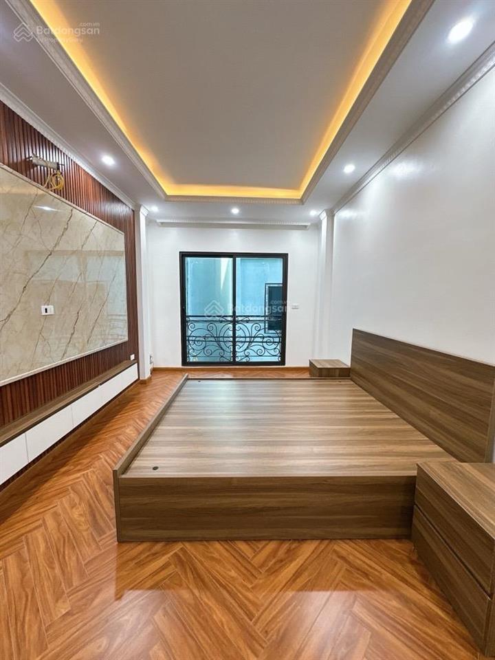 + ngõ ô tô qua nhà. 6 tầng thang máy. định công thượng. cực kỳ thoáng sáng. hơn 10 tỷ.