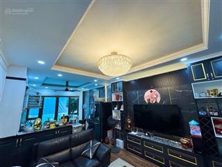 15 tỷ + .7 tầng thang máy .3 thoáng. phân lô bàn cờ 3 nhà ra phố . +ở sướng