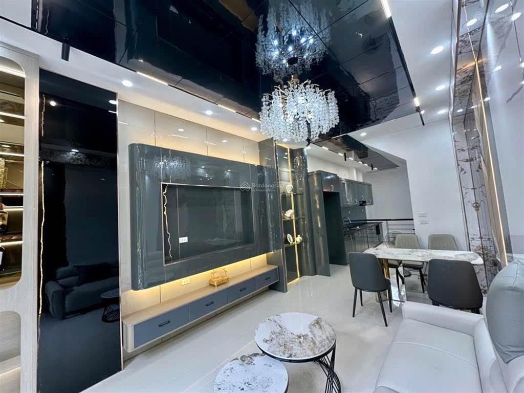 +mặt phố hiếm.45 m. 7 tầng thang máy .vỉa hè đá bóng . vừa ở vừa kinh doanh.hơn 22 tỷ