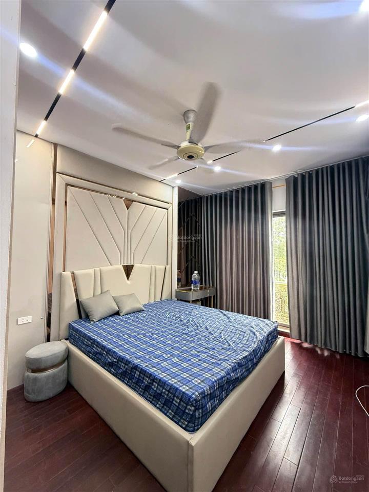 +mặt phố hiếm.45 m. 7 tầng thang máy .vỉa hè đá bóng . vừa ở vừa kinh doanh.hơn 22 tỷ