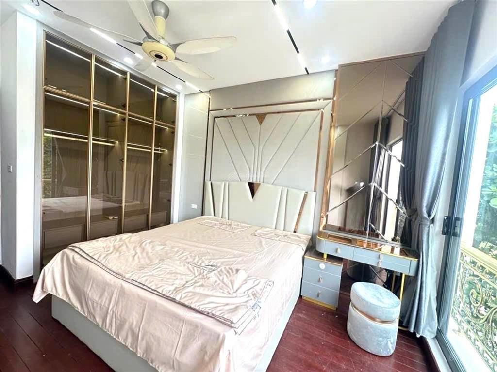 +mặt phố hiếm.45 m. 7 tầng thang máy .vỉa hè đá bóng . vừa ở vừa kinh doanh.hơn 22 tỷ
