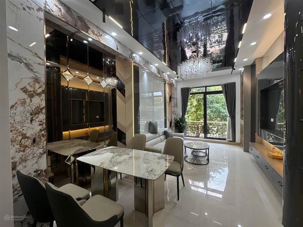 +mặt phố hiếm.45 m. 7 tầng thang máy .vỉa hè đá bóng . vừa ở vừa kinh doanh.hơn 22 tỷ