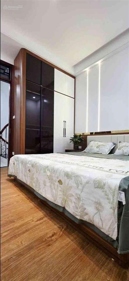 Định công thượng. gần 40m.7,5 t"ỷ.6 tầng.20 m ra ôtô.ko quy hoạch. gần chợ trường.ngõ nông .