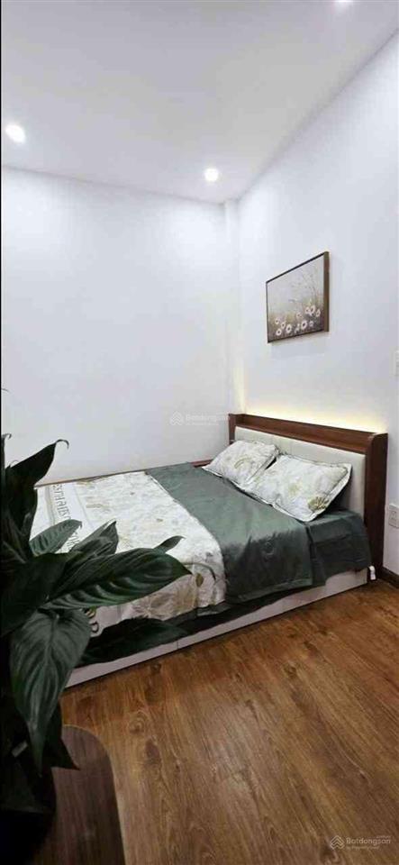 Định công thượng. gần 40m.7,5 t"ỷ.6 tầng.20 m ra ôtô.ko quy hoạch. gần chợ trường.ngõ nông .