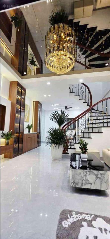 Định công thượng. gần 40m.7,5 t"ỷ.6 tầng.20 m ra ôtô.ko quy hoạch. gần chợ trường.ngõ nông .