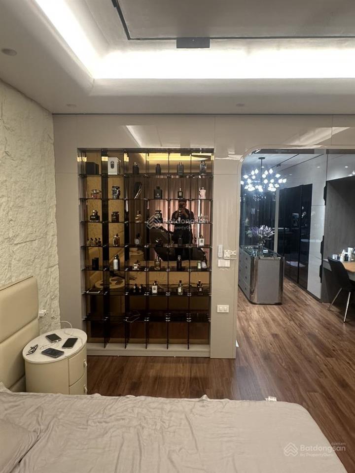 23,9 tỷ .61 m.gara tô. 7 tầng thang máy .nội thất xị"n .lô góc .3 thoáng.