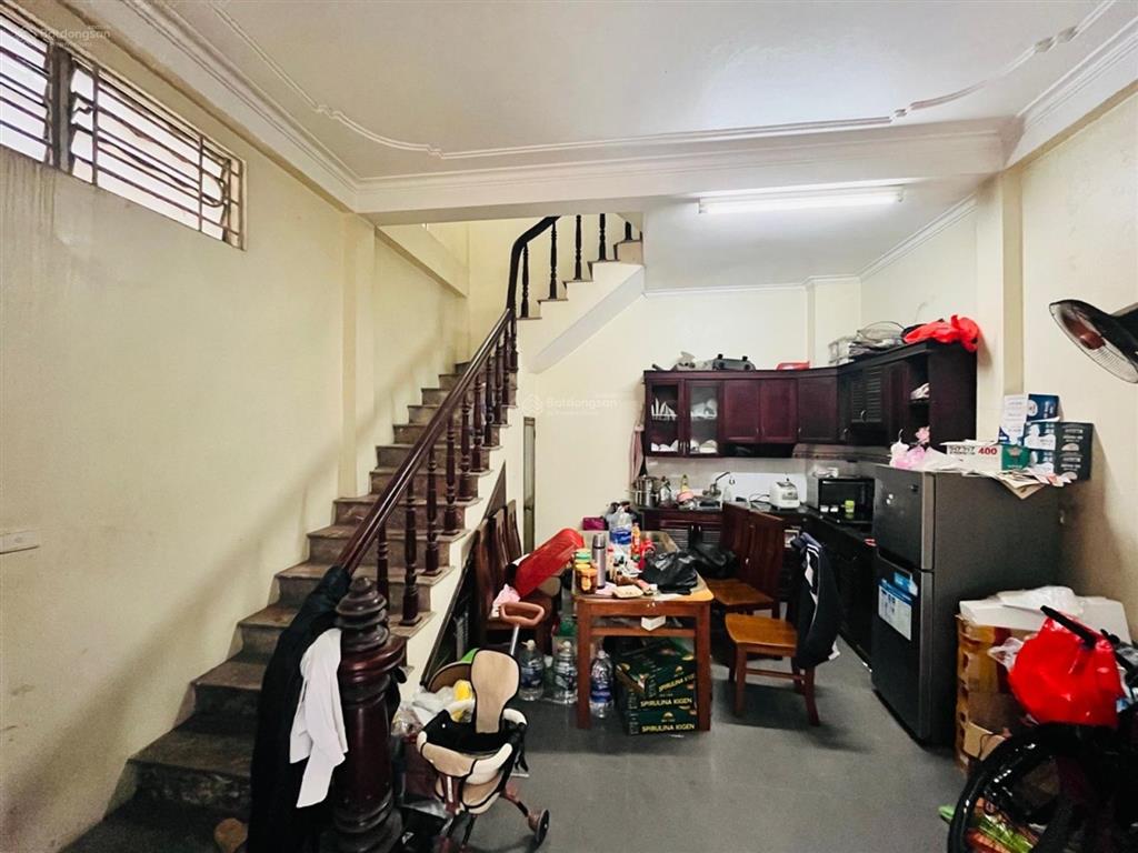 Hữu duyên sẽ mua được căn này. lô góc.3 mặt thoáng.ngõ ôtô nhỏ.5 tầng. dt 30 m.  hơn 6 t"ỷ