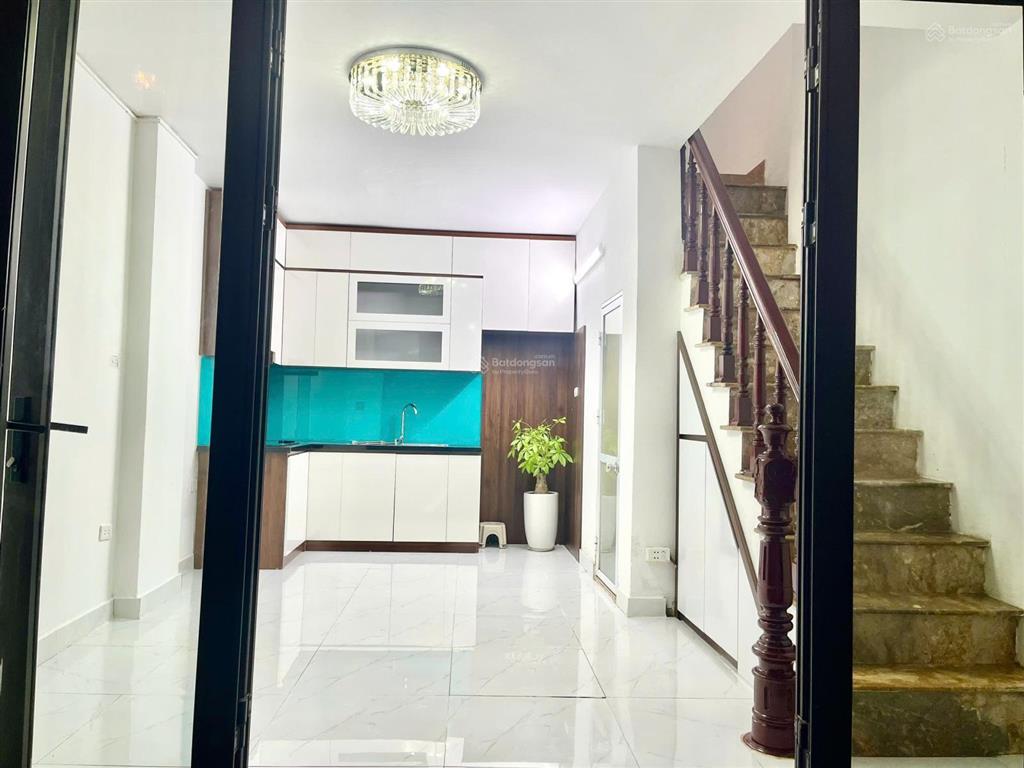 6,3 t"ỷ. sổ vuông đẹp. lô góc nhìn thẳng ra mặt đường lớn 30 m. phố định công thượng .ko quy hoạch.