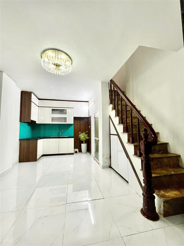6,3 t"ỷ. sổ vuông đẹp. lô góc nhìn thẳng ra mặt đường lớn 30 m. phố định công thượng .ko quy hoạch.