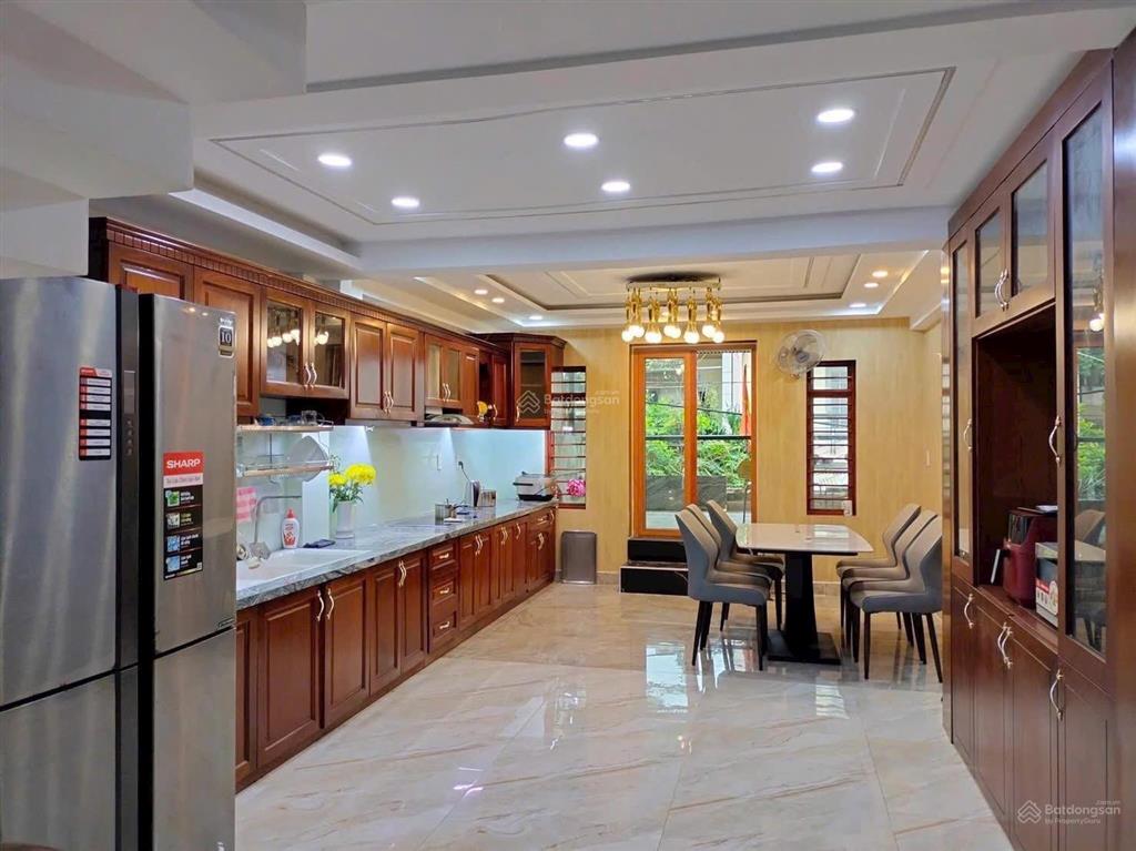 Bán nhà mặt tiền phường 16  kinh doanh buôn bán hoặc cho thuê giá cao  cầu thang máy  đúc 6 tầng