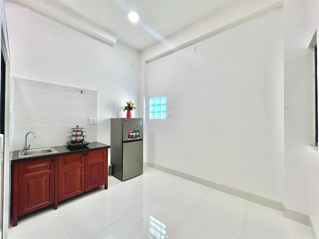 Phòng mới xây, nội thất cơ bản, an ninh, giờ tự do lê ngã giao âu cơ tân phú