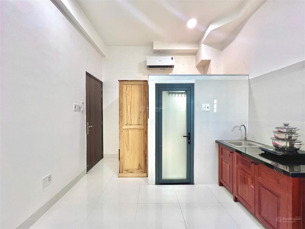 Phòng mới xây, nội thất cơ bản, an ninh, giờ tự do lê ngã giao âu cơ tân phú