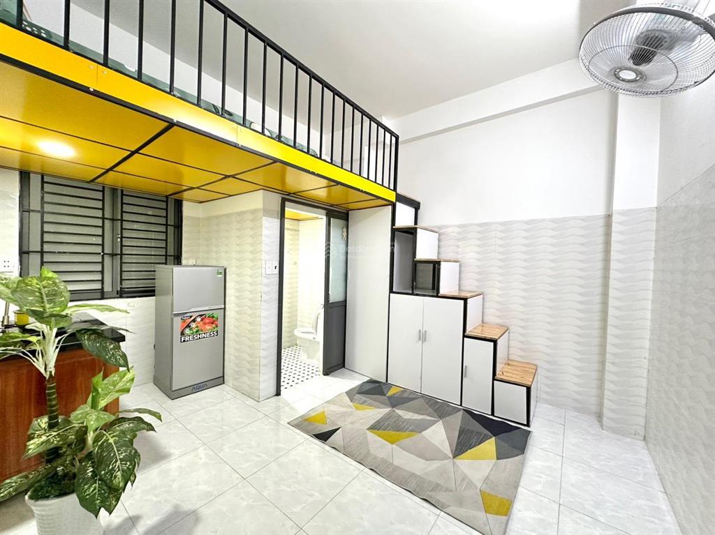 Gác lửng siêu tiện nghi, cửa sổ thoáng mát 500m đi đại học văn hiến, cv đầm sen