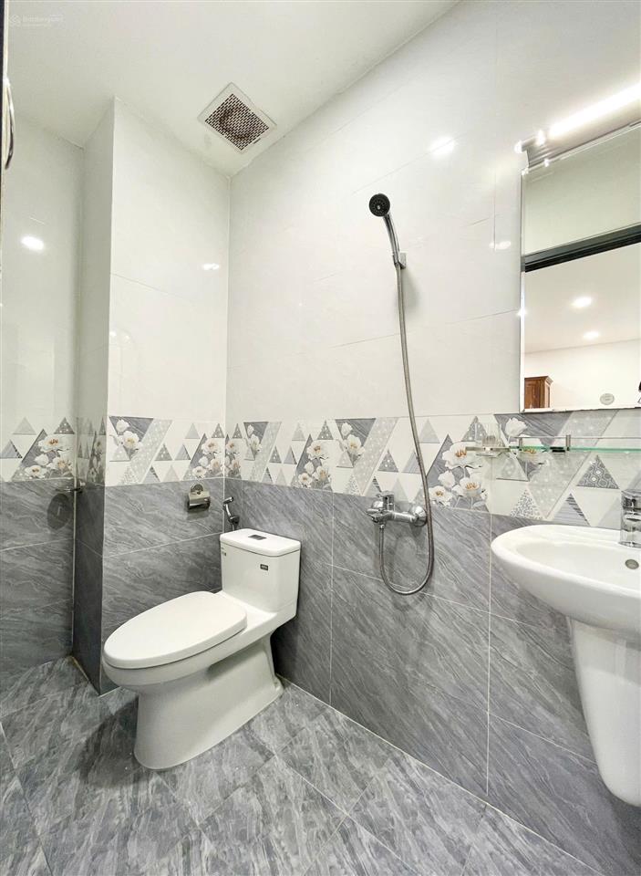 Phòng nhỏ xinh cho thuê nội thất cơ bản 2' qua tới aeon tân phú