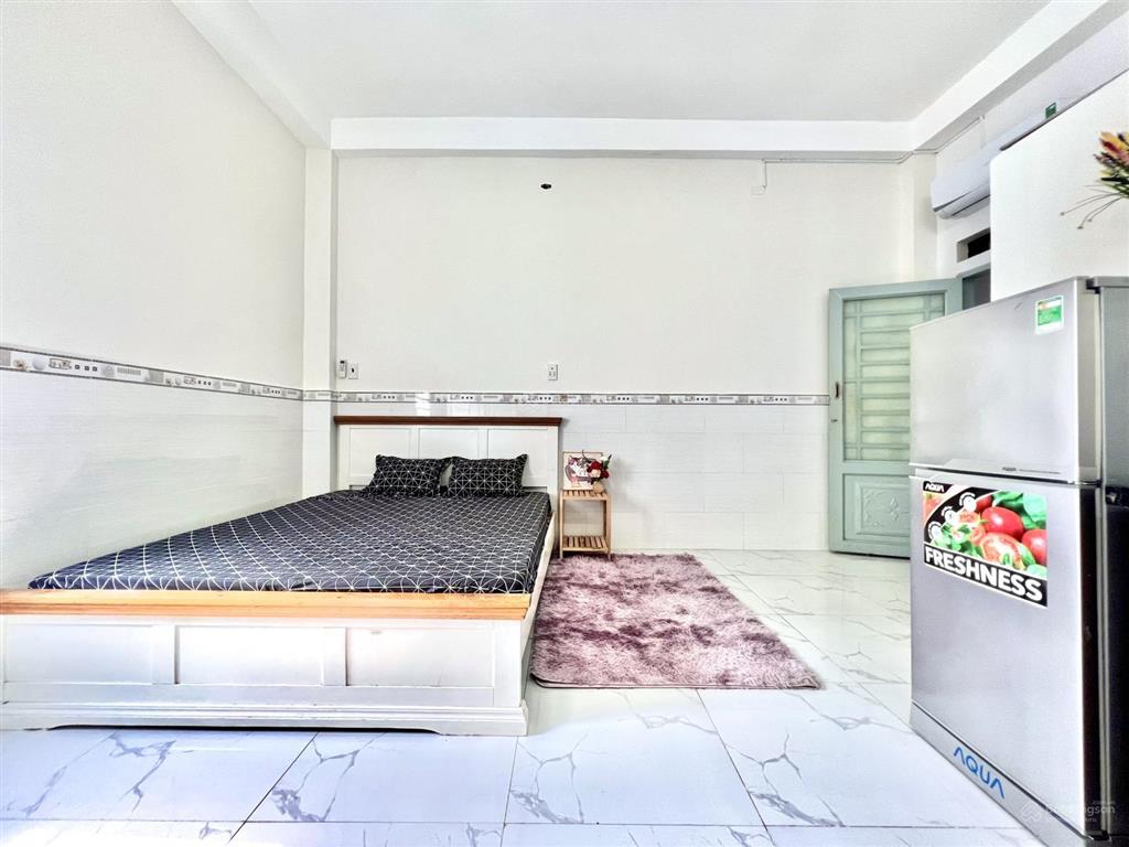 Phòng cho thuê đầy đủ tiện nghi, cửa sổ trời thoáng mát cạnh chợ tân hương tân phú