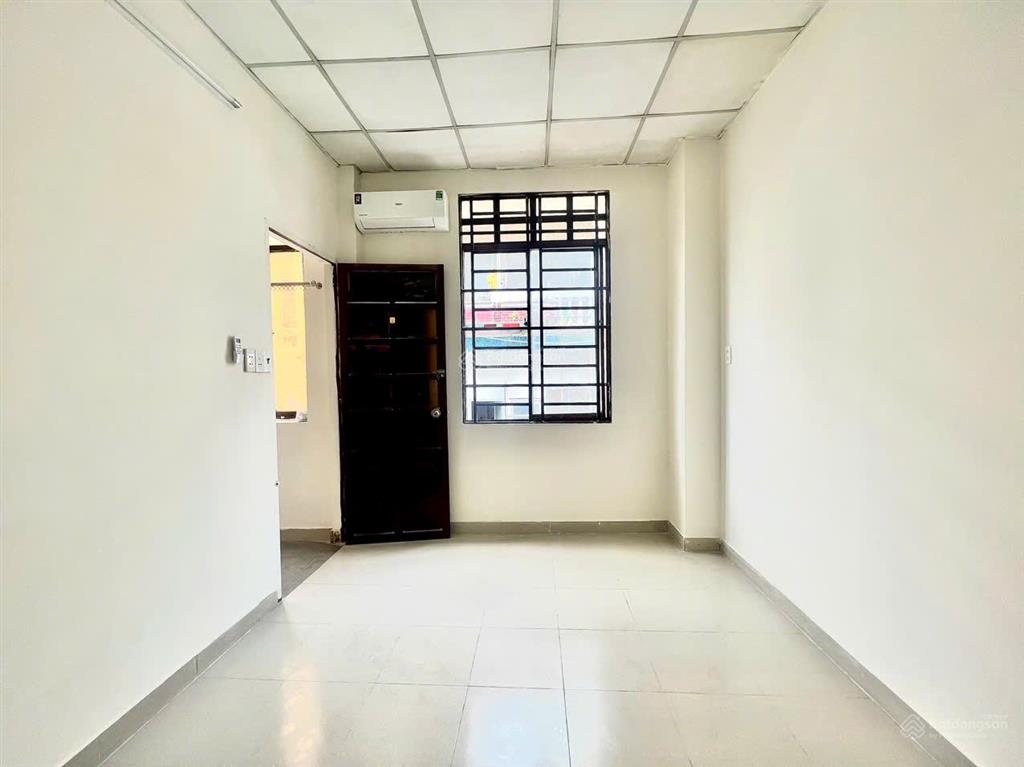 Phòng cửa sổ thoáng mát, nội thất cơ bản nhất nhất chi mai, tân bình
