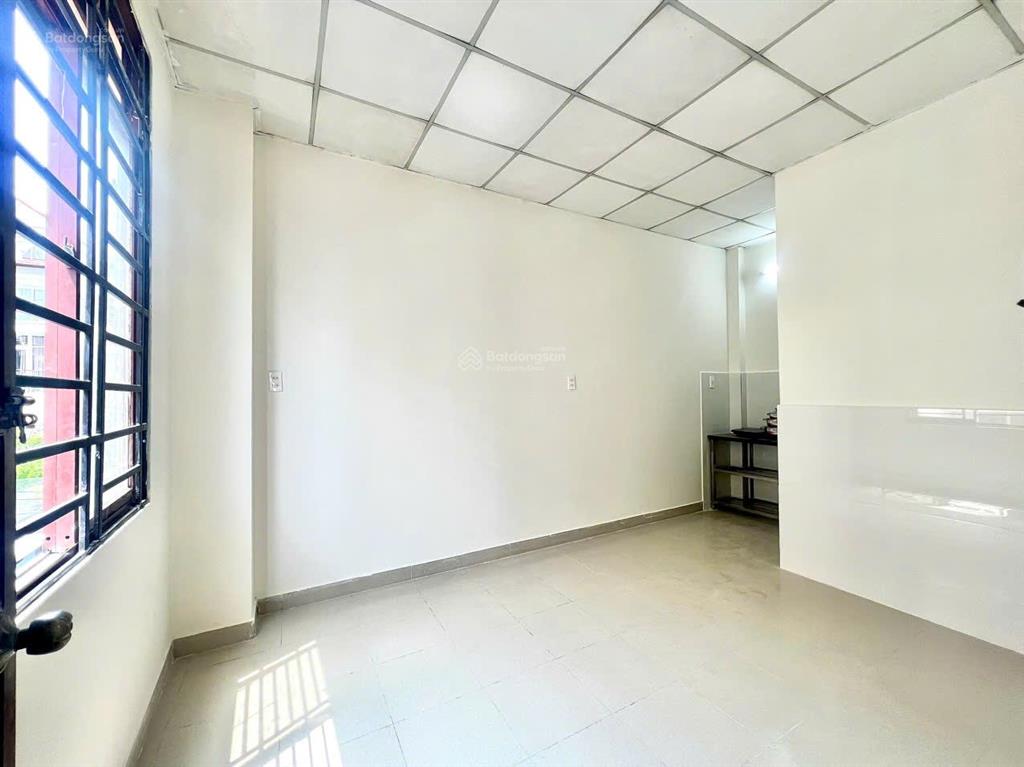 Phòng cửa sổ thoáng mát, nội thất cơ bản nhất nhất chi mai, tân bình