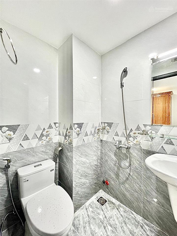 Phòng cho thuê tiện nghi, cửa sổ thoáng khu vực chu văn an bình thạnh