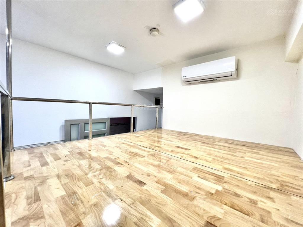 Gác lửng hiện đại, cửa sổ trời thoáng mát đường khuông việt giao âu cơ quận tân phú