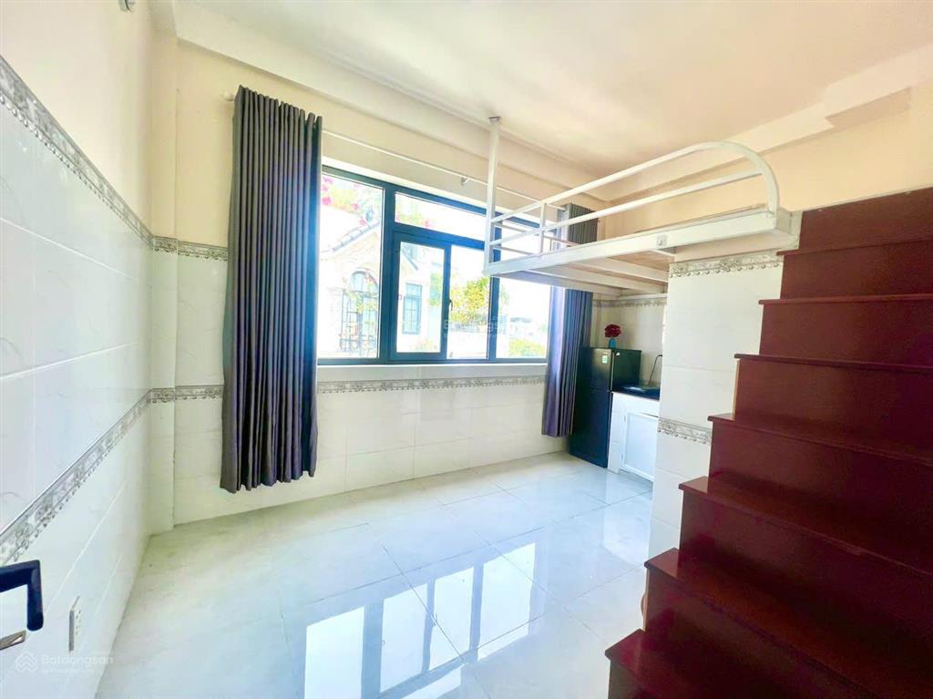 Phòng cho thuê đầy đủ tiện nghi, cửa sổ thoáng, an ninh 4' đi aeon tân phú