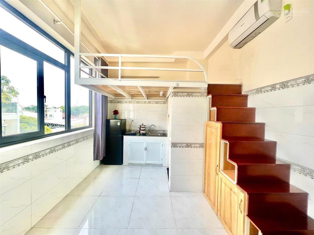 Phòng cho thuê đầy đủ tiện nghi, cửa sổ thoáng, an ninh 4' đi aeon tân phú