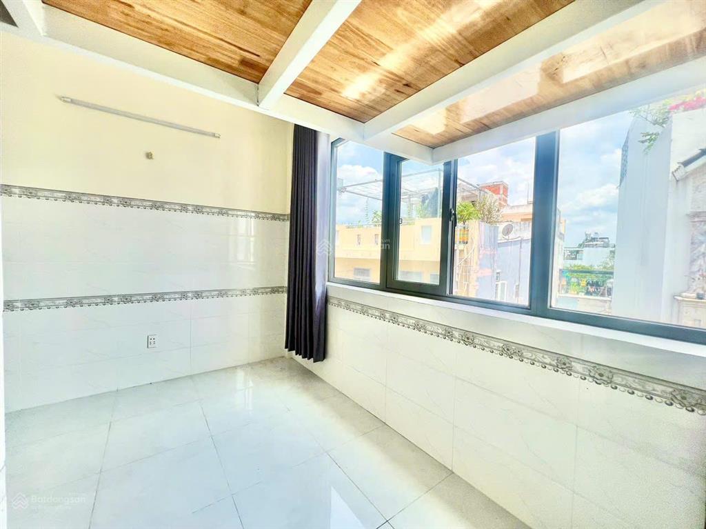 Phòng cho thuê đầy đủ tiện nghi, cửa sổ thoáng, an ninh 4' đi aeon tân phú