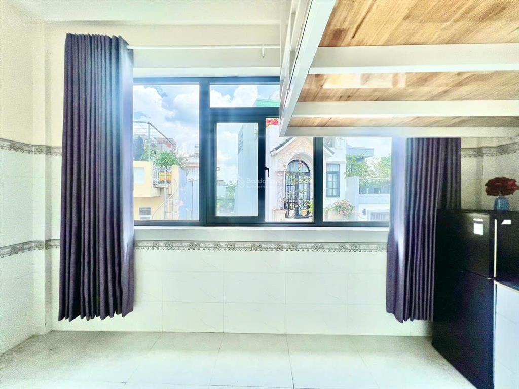 Phòng cho thuê đầy đủ tiện nghi, cửa sổ thoáng, an ninh 4' đi aeon tân phú