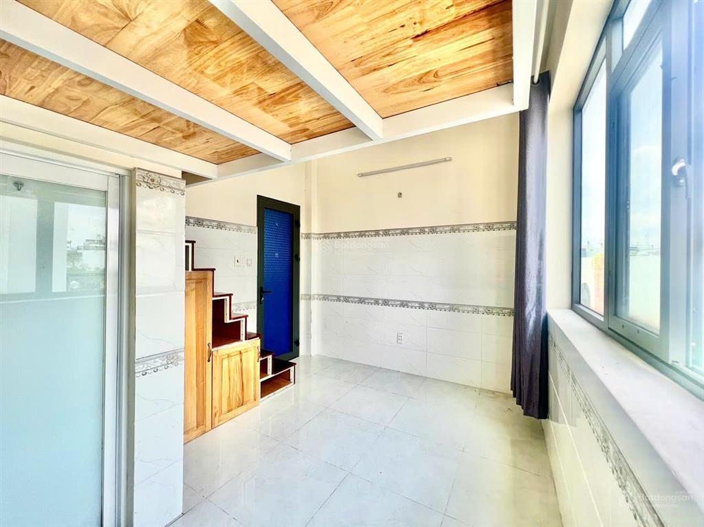 Phòng cho thuê đầy đủ tiện nghi, cửa sổ thoáng, an ninh 4' đi aeon tân phú