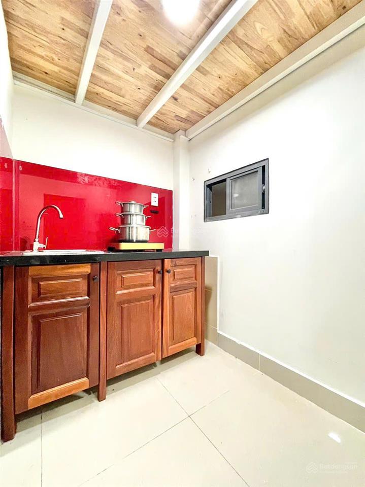Gác lửng 30m2, cửa sổ thoáng, nội thất đầy đủ gần ngay chợ bà chiểu bình thạnh