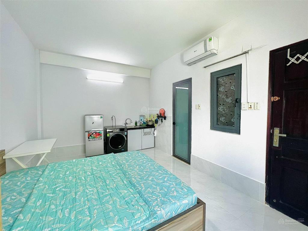 Phòng cho thuê đầy đủ tiện nghi, cửa sổ thoáng đối diện etown cộng hoà