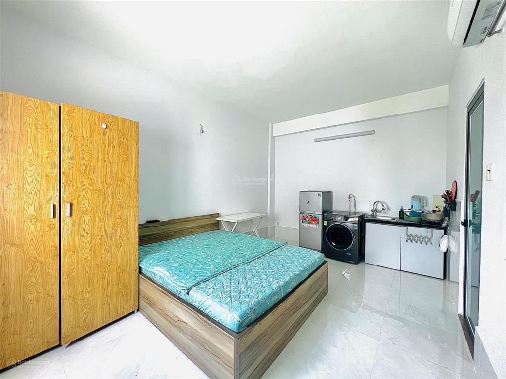 Phòng cho thuê đầy đủ tiện nghi, cửa sổ thoáng đối diện etown cộng hoà