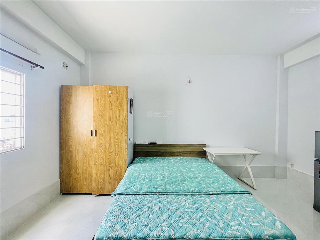 Phòng cho thuê đầy đủ tiện nghi, cửa sổ thoáng đối diện etown cộng hoà