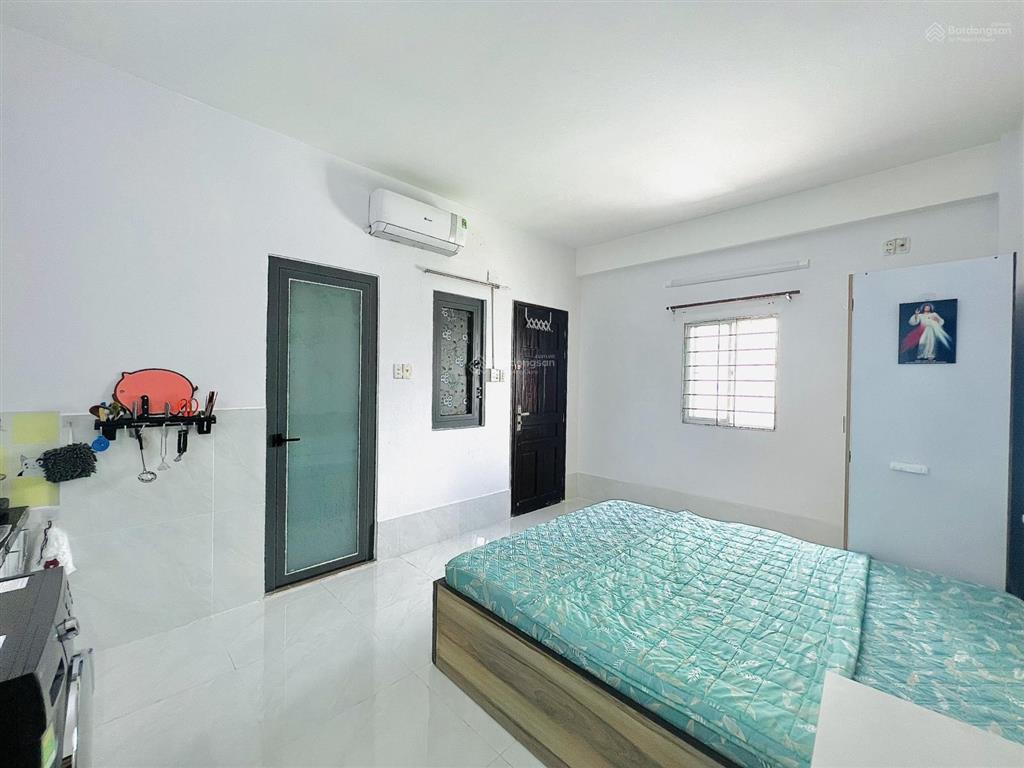 Phòng cho thuê đầy đủ tiện nghi, cửa sổ thoáng đối diện etown cộng hoà