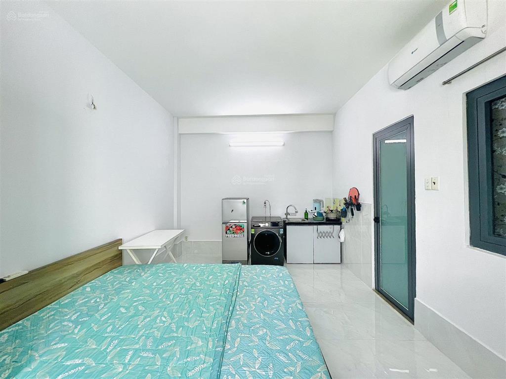 Phòng cho thuê đầy đủ tiện nghi, cửa sổ thoáng đối diện etown cộng hoà
