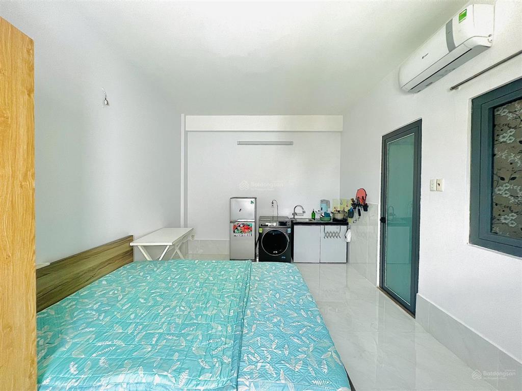Phòng cho thuê đầy đủ tiện nghi, cửa sổ thoáng đối diện etown cộng hoà