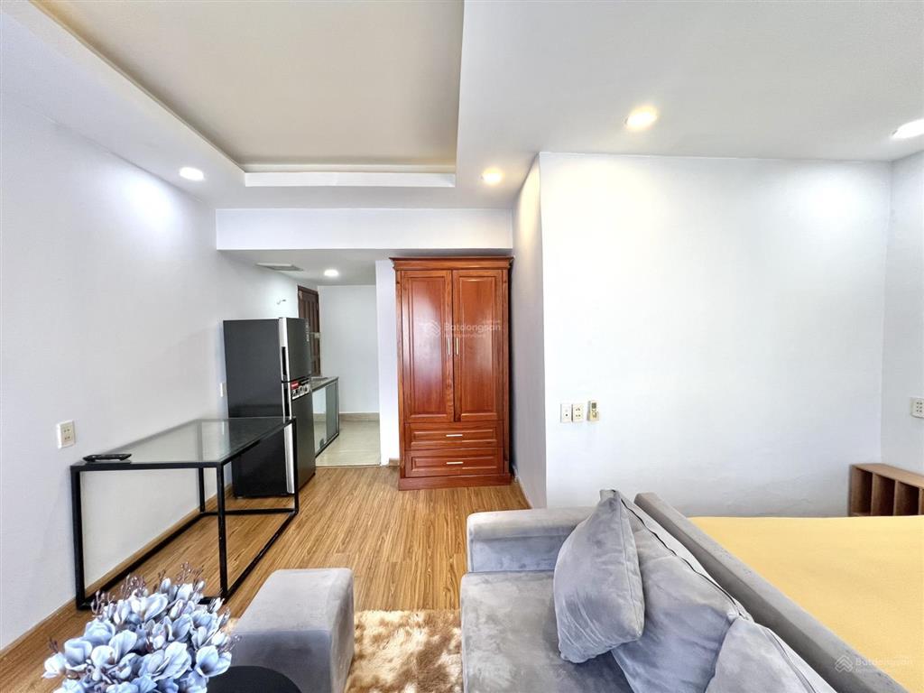Căn hộ cao cấp, cửa sổ ban công siêu thoáng ngay đường trần phú quận 5