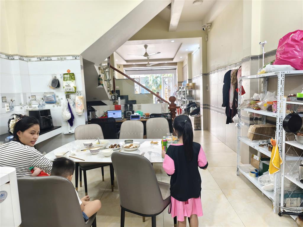 Bán nhà 3 tầng đường số 16 Linh Trung, Thủ Đức, TP HCM. DT  74m2, 4PN, SH, 9.2 tỷ -