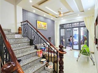 Bán nhà mặt phố đường 827, Phường Phú Hữu,  Q.9, Thủ Đức, TP HCM. DT  64m2, 4 tầng, SHR.