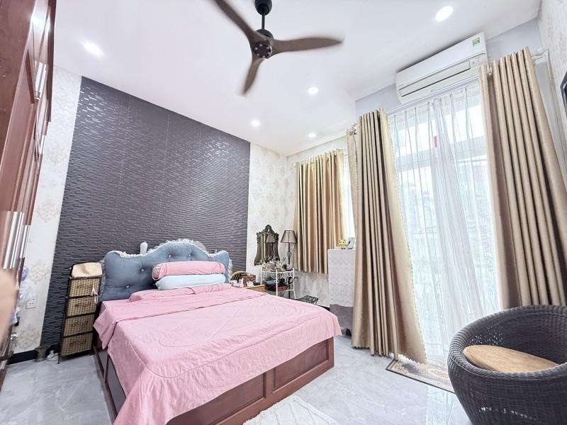 Bán nhà 4 tầng Đường Số 11, Linh Xuân, Thủ Đức, TP HCM. DT60m2, SHR, giá 6,28  tỷ.