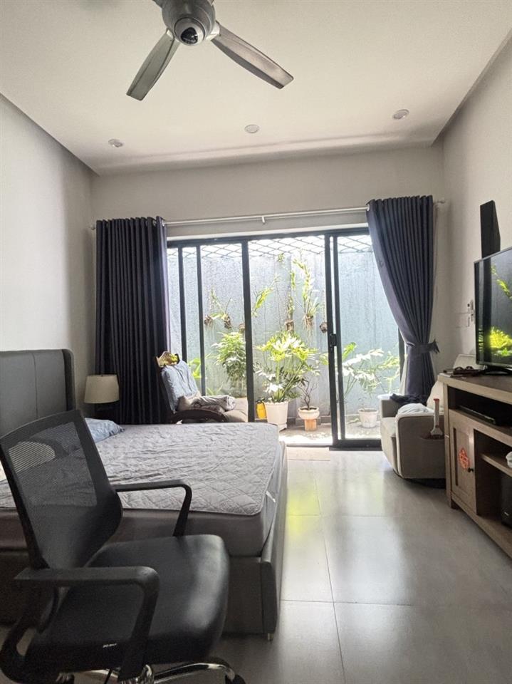 Bán nhà 4 tầng, 98m2, đường Số 4, Trường Thọ, Thủ Đức, TP HCM, sổ hồng riêng. Giá 9,85 tỷ.