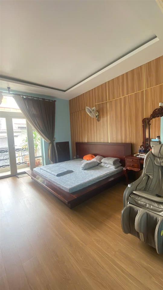 Bán nhà 140m2, 3 tầng, đường Lê Văn Chí, Linh Trung, Thủ Đức, TP HCM, sổ hồng riêng. Giá