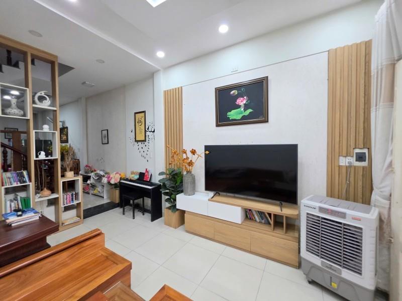 Bán nhà 3 tầng, Quốc Lộ 13, Hiệp Bình Phước, Thủ Đức, TP HCM,  sổ hồng riêng. Giá 7,28 tỷ.