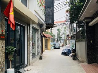 Nhà ô tô tránh nhau, thang máy chờ, nhà đẹp, ngay đường 32, kinh doanh hay ở đều sướng.