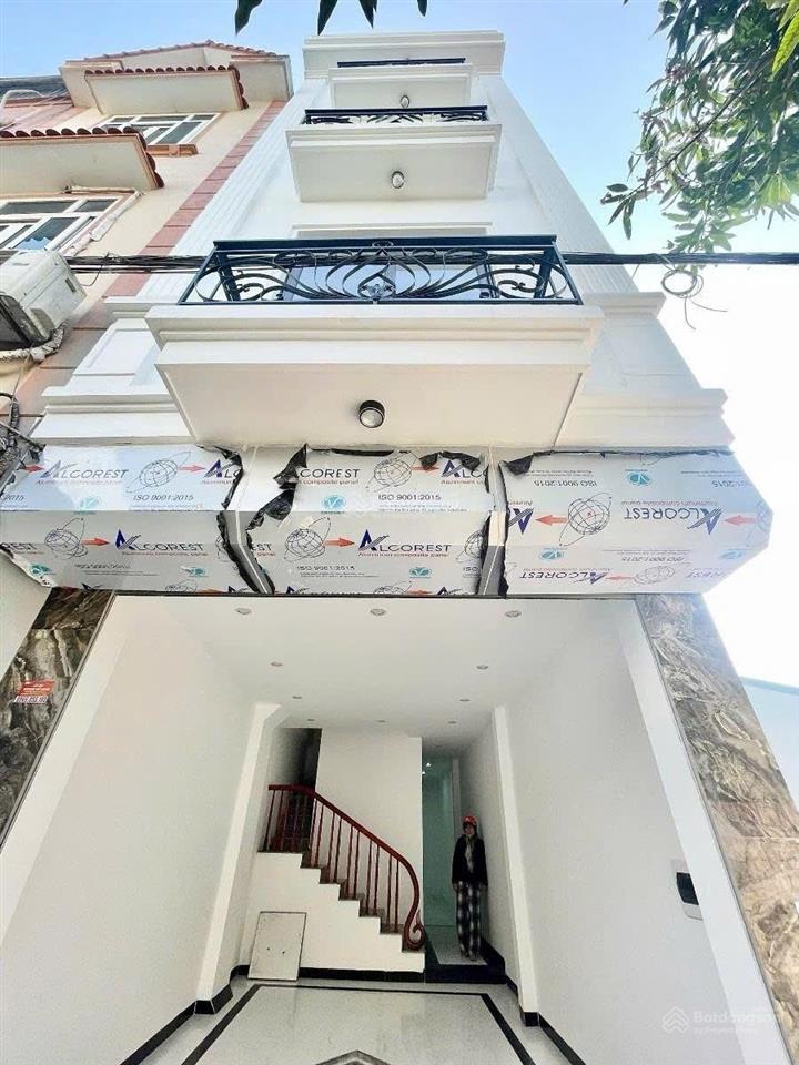 Đại tự nhà mới ô tô đỗ cửa  ngõ thông  thang máy êm du  đa công năng