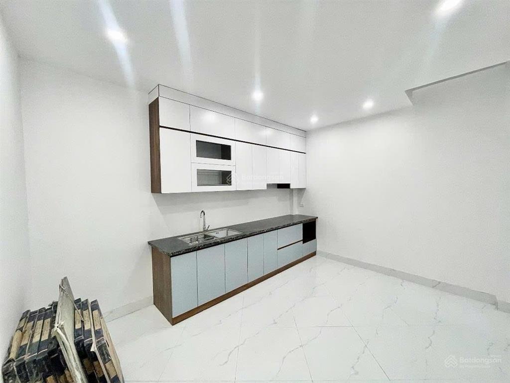 Đại tự nhà mới ô tô đỗ cửa  ngõ thông  thang máy êm du  đa công năng