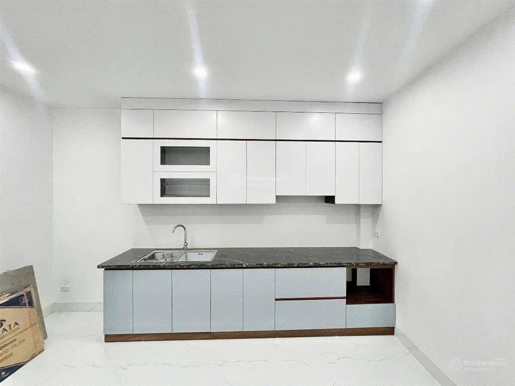 Đại tự nhà mới ô tô đỗ cửa  ngõ thông  thang máy êm du  đa công năng