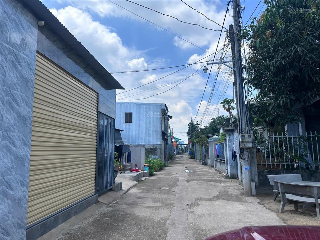 Vị trí đẹp gần sân bay  1 xẹc đường bàu cạn ngang 10(10x18)  180m2 thổ cư