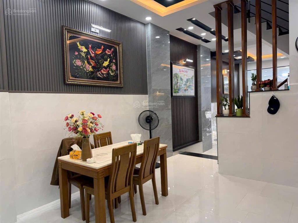 Đi nước ngoài cần bán gấp nhà mặt tiền  bình hưng hòa a  4 lầu  6 phòng  full nội thất