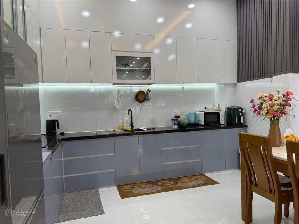 Đi nước ngoài cần bán gấp nhà mặt tiền  bình hưng hòa a  4 lầu  6 phòng  full nội thất